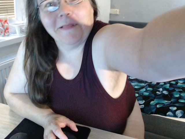 Bessy123 live cam on BongaCams