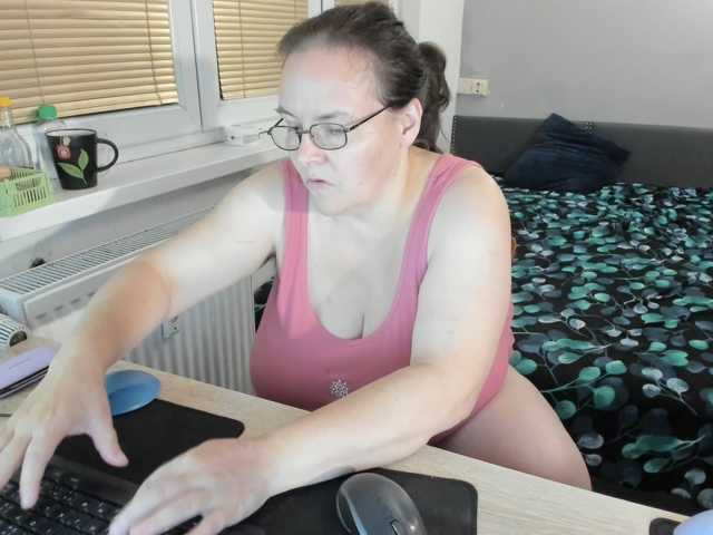 Bessy123 live cam on BongaCams