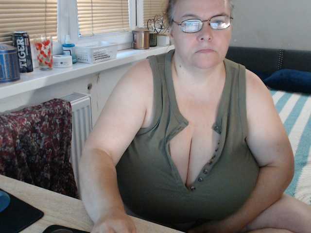 Bessy123 live cam on BongaCams