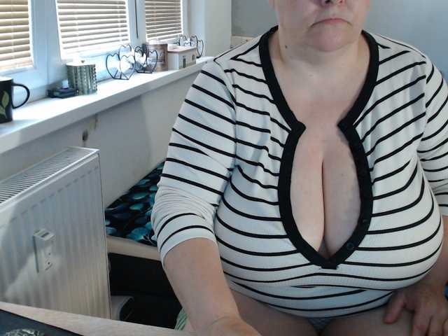Bessy123 live cam on BongaCams