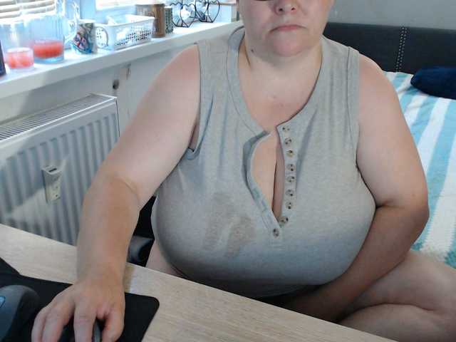 Bessy123 live cam on BongaCams