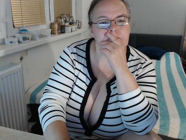 Bessy123 live cam on BongaCams