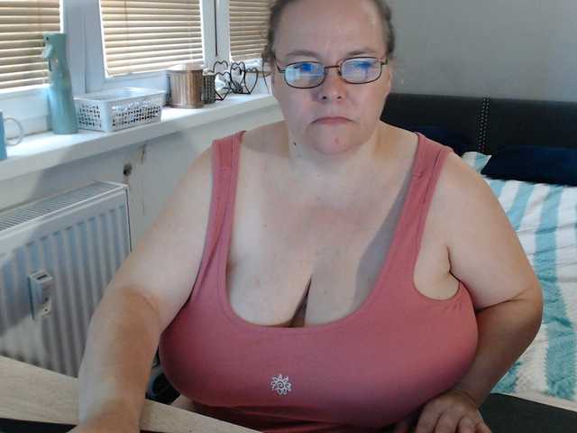 Bessy123 live cam on BongaCams