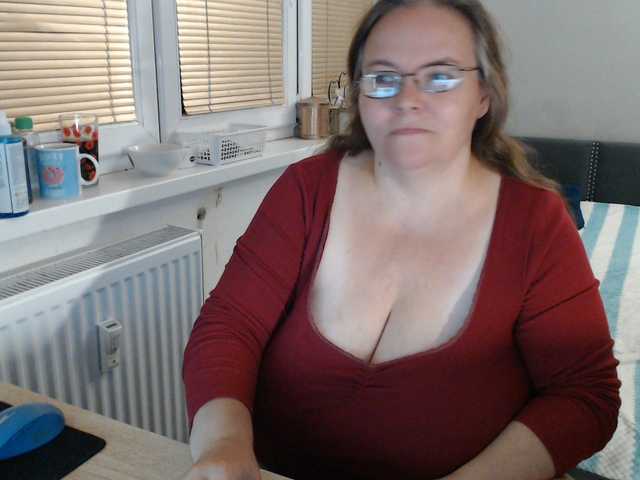 Bessy123 live cam on BongaCams