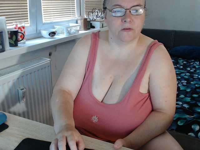 Bessy123 live cam on BongaCams