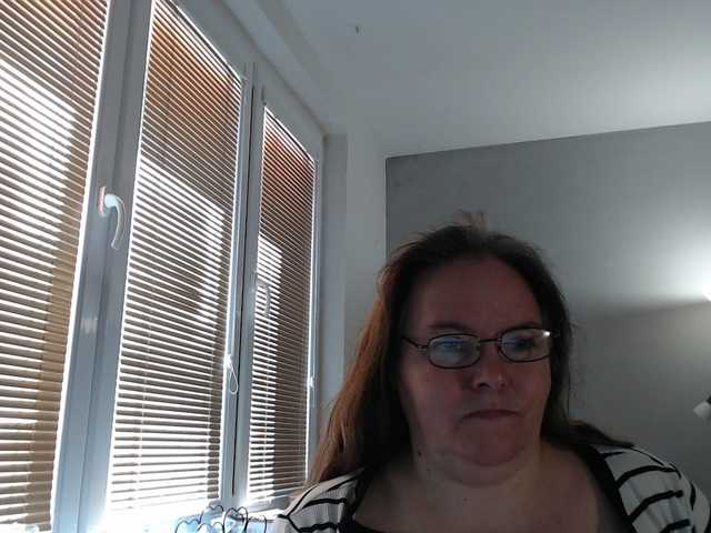 le modèle Bessy123 est en webcam porno dans un show sur le site bongacams, il possède les tags suivants: White/Caucasian,Brunette,Hairy