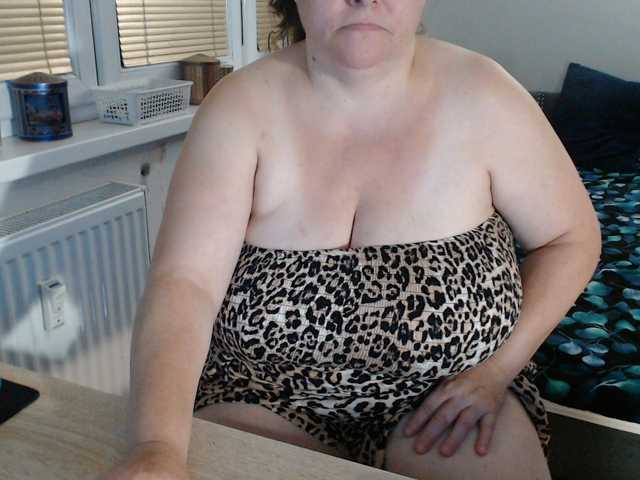 Bessy123 live cam on BongaCams