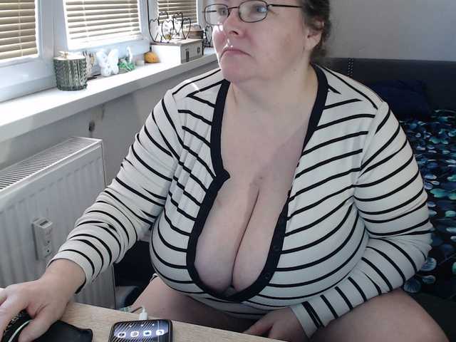 Bessy123's BongaCams show and profile