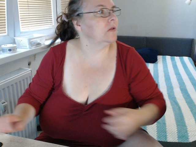 Bessy123 live cam on BongaCams