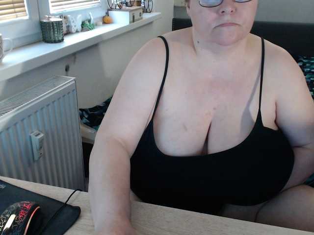 Bessy123's BongaCams show and profile