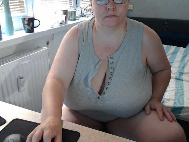 Bessy123 live cam on BongaCams