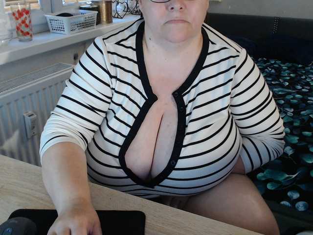 Bessy123 live cam on BongaCams