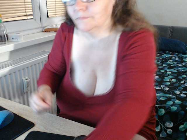 Bessy123 live cam on BongaCams