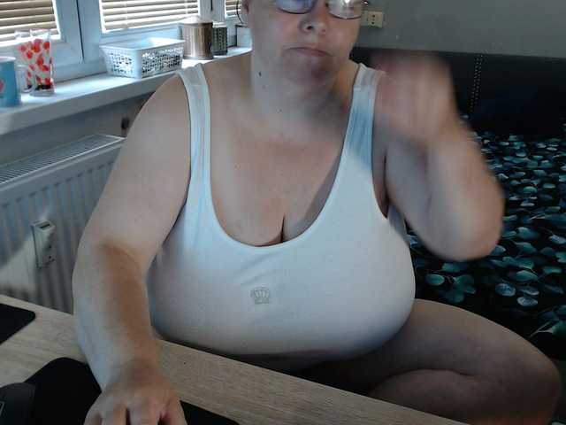 Bessy123 live cam on BongaCams