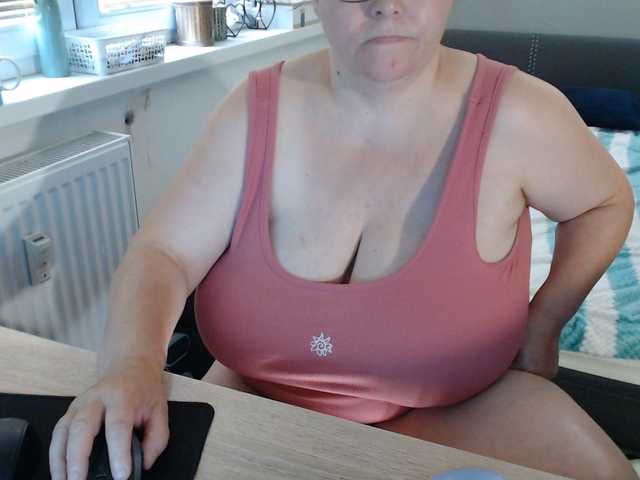 Bessy123 live cam on BongaCams