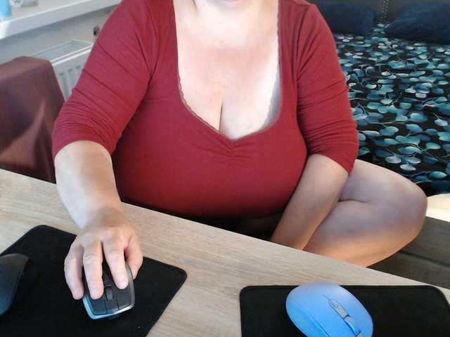 Bessy123 live cam on BongaCams