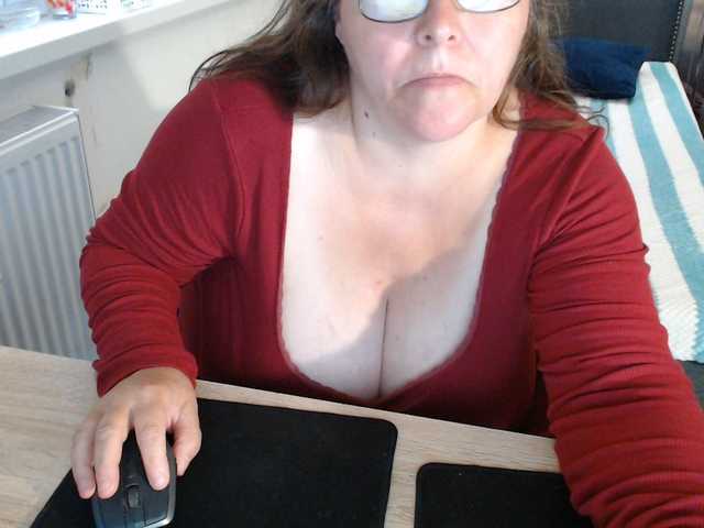 Bessy123 live cam on BongaCams