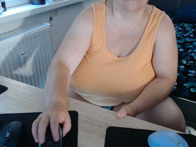 Bessy123 live cam on BongaCams
