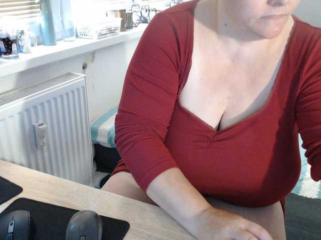 Bessy123 live cam on BongaCams