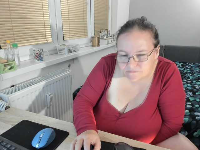 Bessy123 live cam on BongaCams