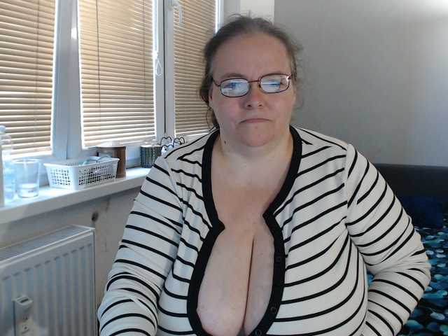 Bessy123 live cam on BongaCams
