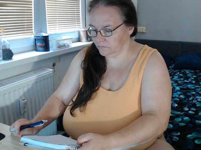 Bessy123 live cam on BongaCams