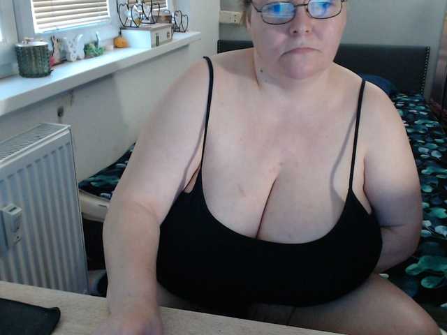 Bessy123's BongaCams show and profile