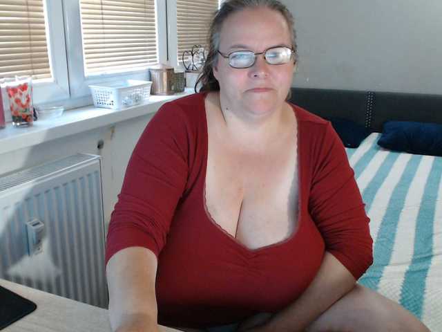 Bessy123 live cam on BongaCams