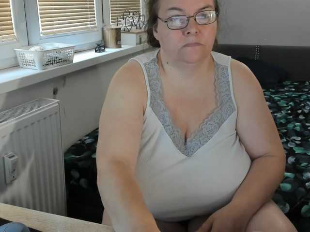 Bessy123 live cam on BongaCams