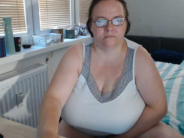 Bessy123 live cam on BongaCams