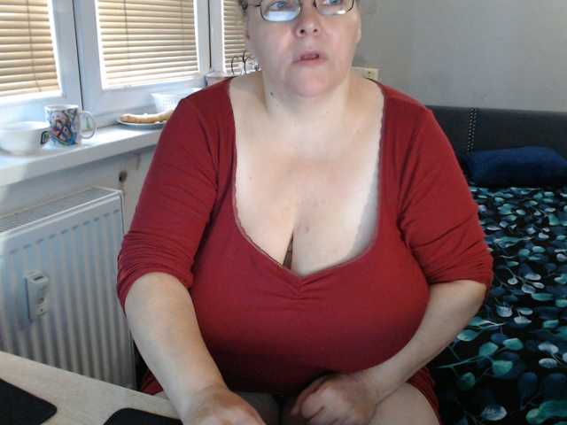 Bessy123 live cam on BongaCams