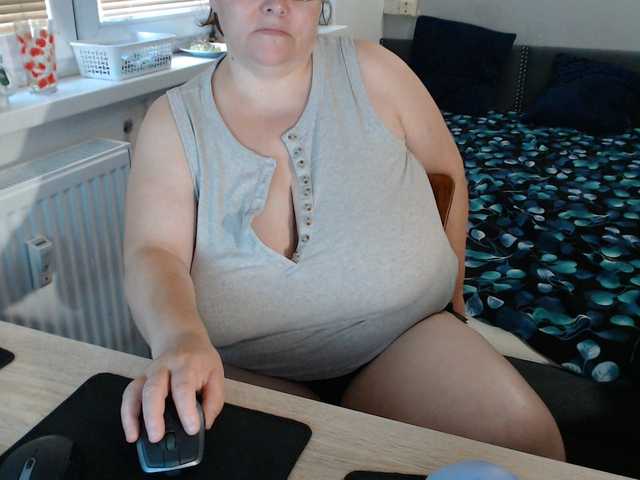 Bessy123 live cam on BongaCams