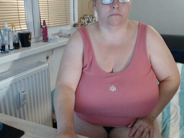 Bessy123 live cam preview