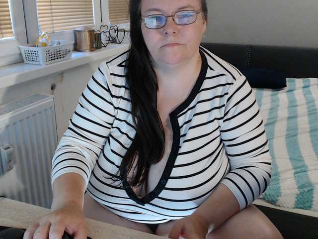 Bessy123 live cam on BongaCams