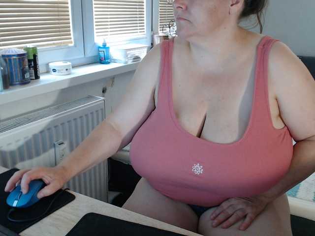 Bessy123 live cam on BongaCams