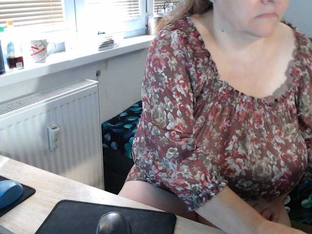 Bessy123 — live female cam