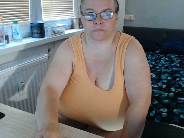 Bessy123 live cam on BongaCams