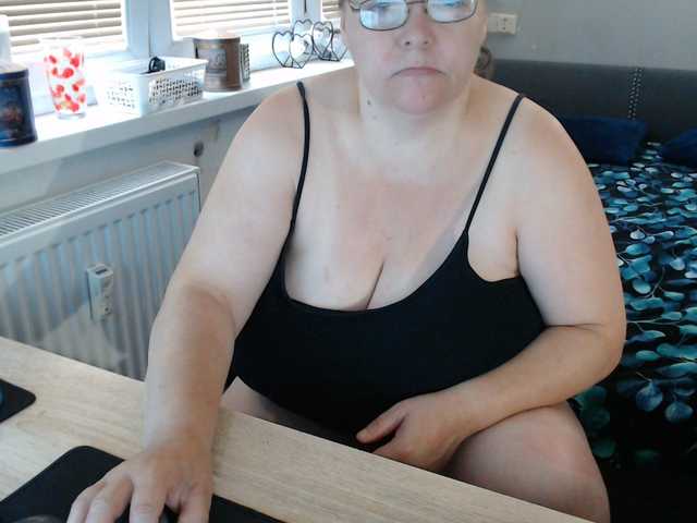 Bessy123 live cam on BongaCams