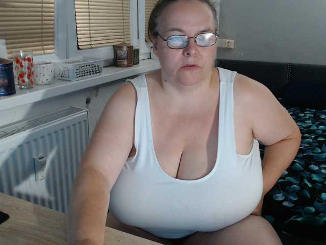 Bessy123 live cam on BongaCams
