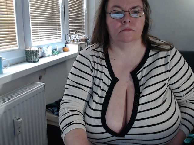 Bessy123's BongaCams show and profile