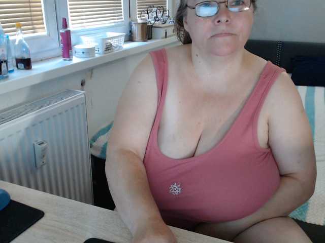 Bessy123 live cam on BongaCams