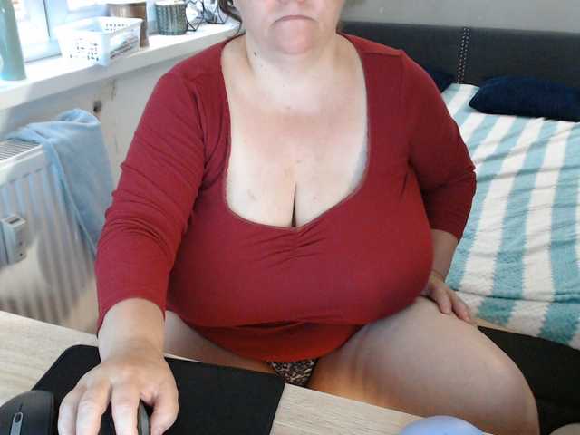 Bessy123 live cam on BongaCams