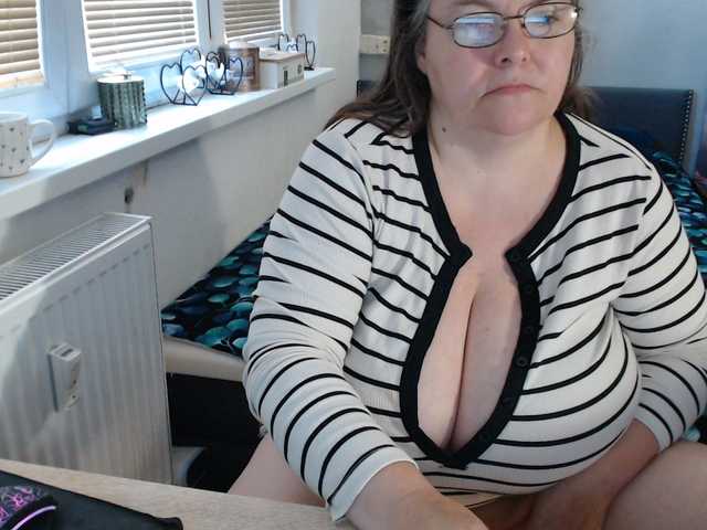 Bessy123 live cam on BongaCams