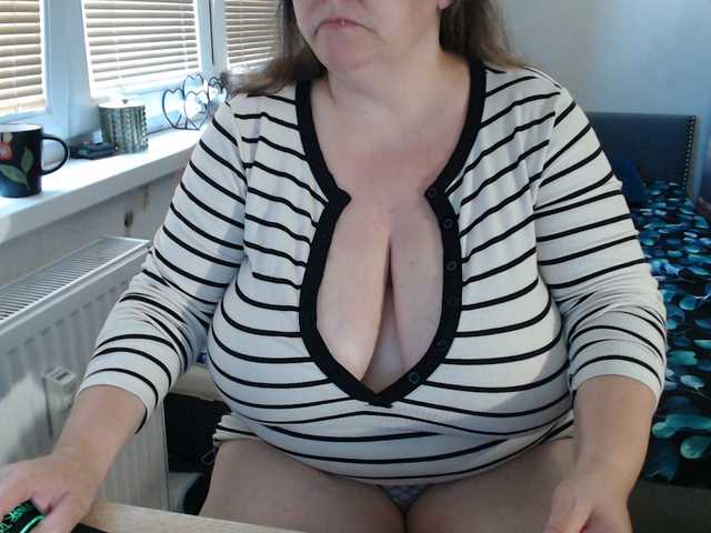 Bessy123 live cam on BongaCams