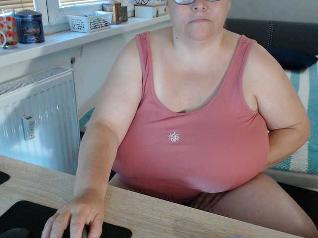 Bessy123 live cam on BongaCams