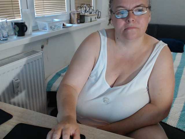 Bessy123 live cam on BongaCams