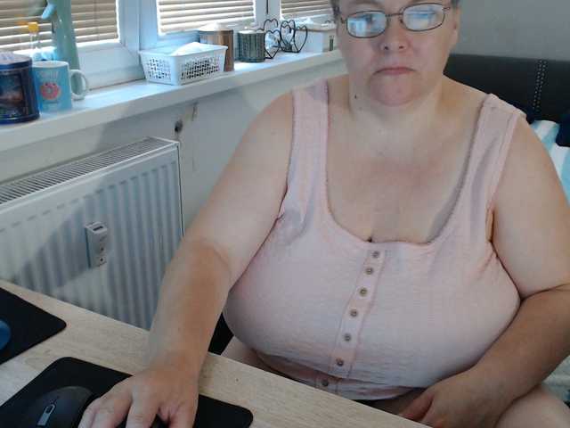 Bessy123 live cam on BongaCams