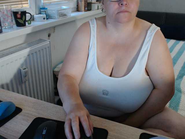 Bessy123 live cam on BongaCams
