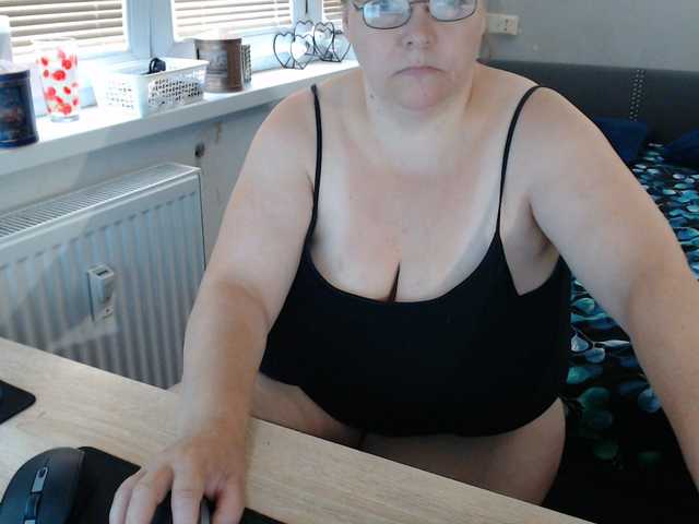 Bessy123 live cam on BongaCams