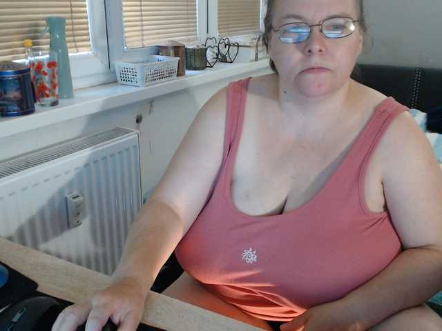 Bessy123 live cam on BongaCams